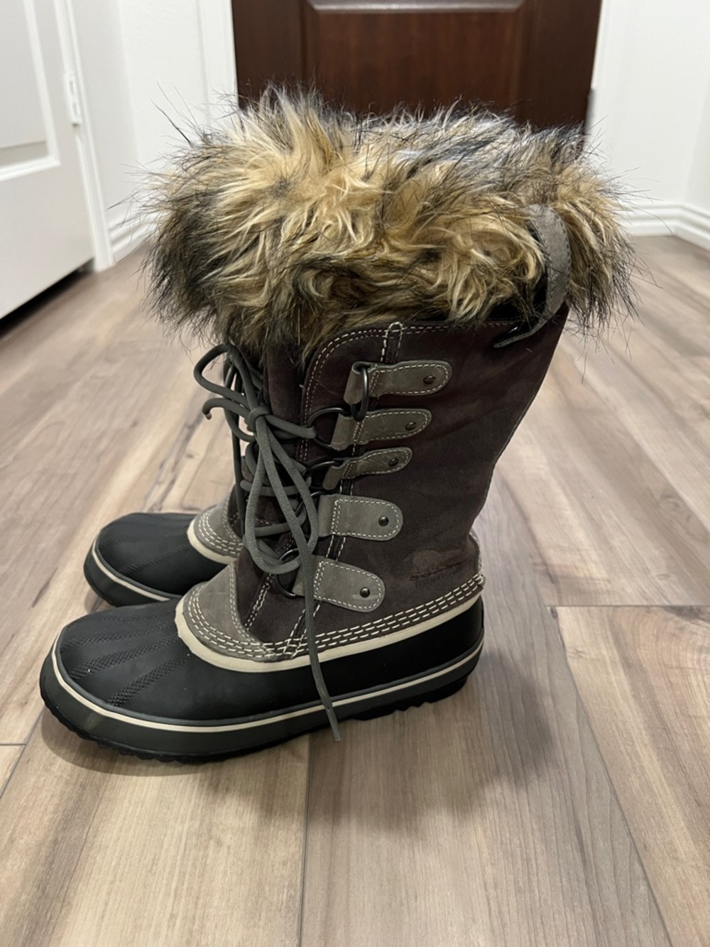 Sorel Brown and Black Faux-Fur Trim Lace-Up Winter Boots. “Joan of Arctic” - Picture 2 of 7